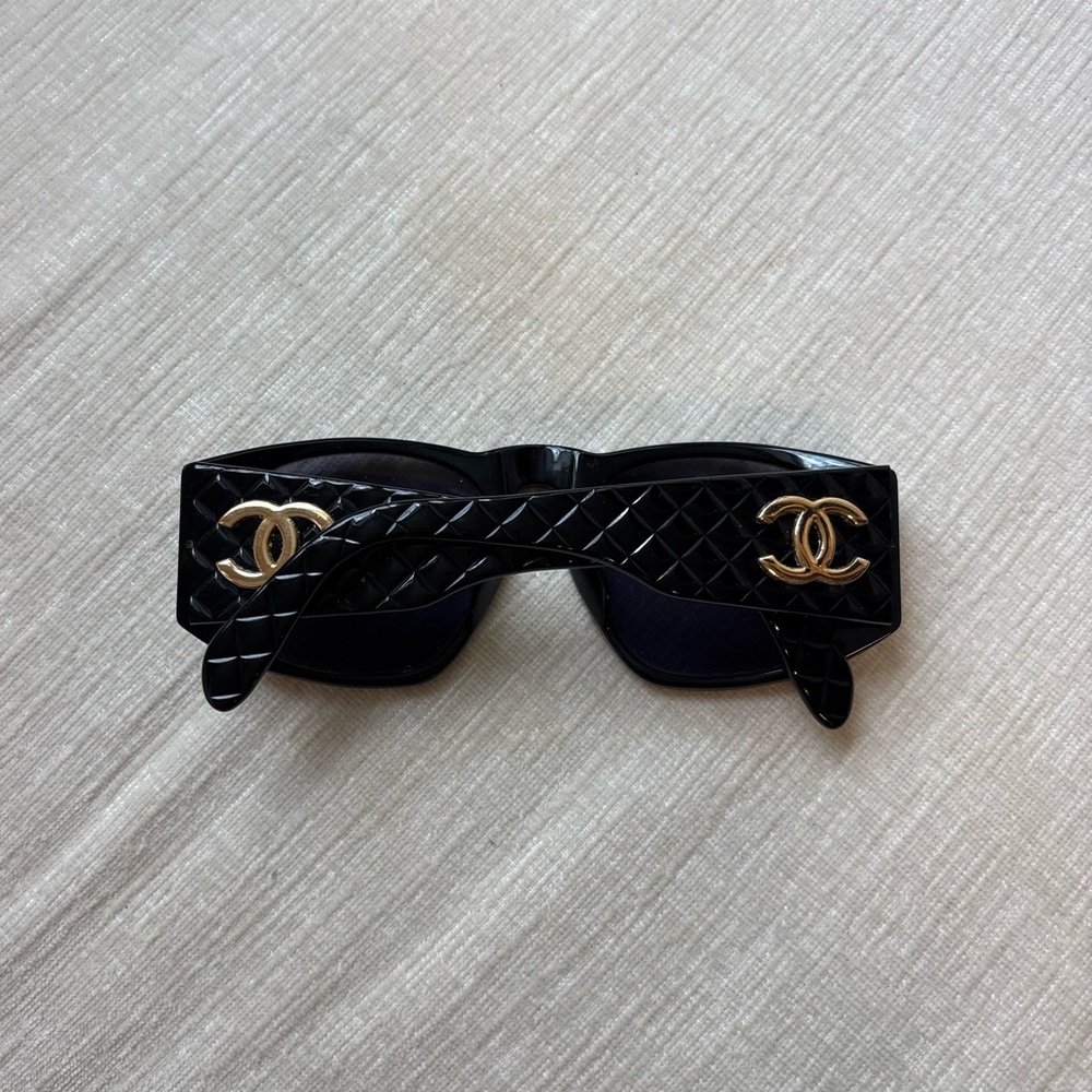Chanel Black Quilted Sunglasses Gold Iconic CC Chanel Logo Vintage